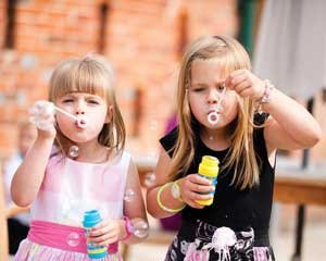 esküvői gyereksarok Molnár Krisztina  esküvői gyermekfelügyelő gyerekszáj